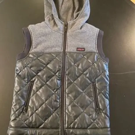 Pelle-Pelle-Gray-Hooded-Vest.webp